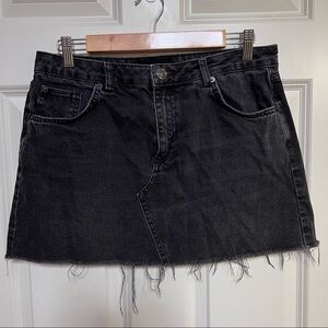BDG‎ BLACK DENIM JEAN RAW HEM SKIRT SIZE L